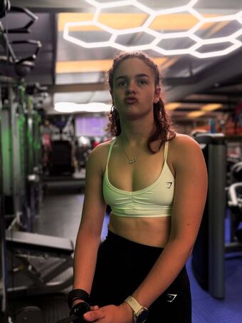 Abbi Pulling Naakte Lekken OnlyFans Foto 16