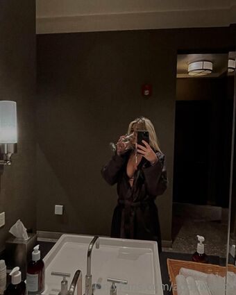 Addy Naakte Lekken OnlyFans Foto 5