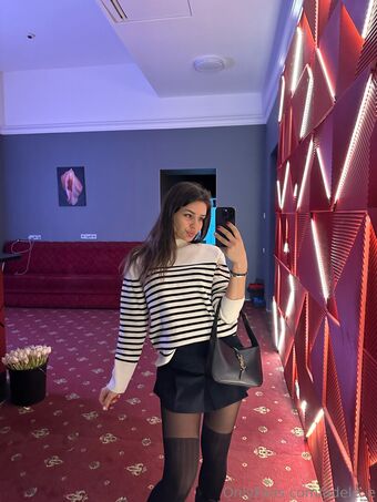 adele_e