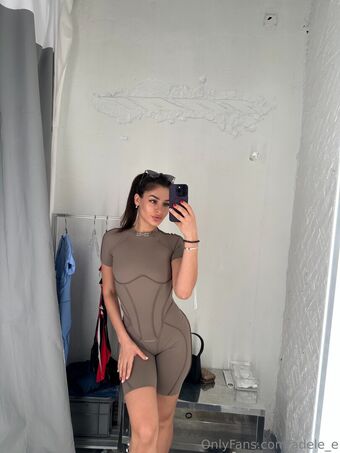 adele_e Naakte Lekken OnlyFans Foto 34