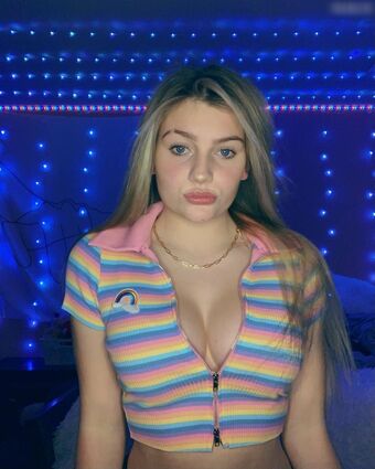 adelecash Naakte Lekken OnlyFans Foto 11