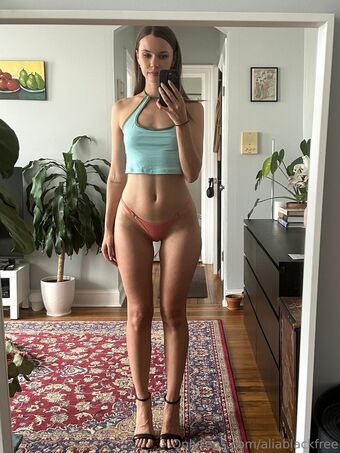 aliablackfree Naakte Lekken OnlyFans Foto 6