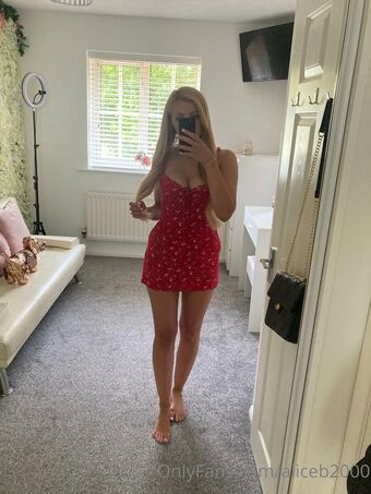 aliceb2000 Naakte Lekken OnlyFans Foto 12
