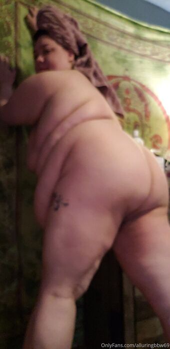 alluringbbw69 Naakte Lekken OnlyFans Foto 30