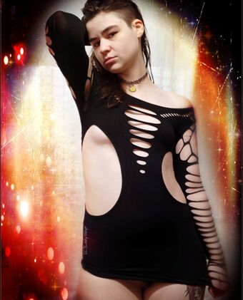 Amber Hellfire Naakte Lekken OnlyFans Foto 6