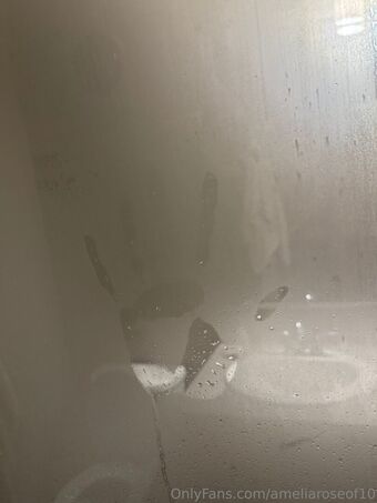 ameliaroseof10 Naakte Lekken OnlyFans Foto 5