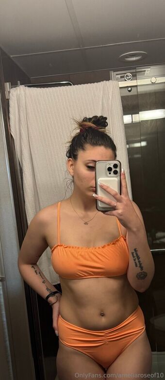 ameliaroseof10 Naakte Lekken OnlyFans Foto 8
