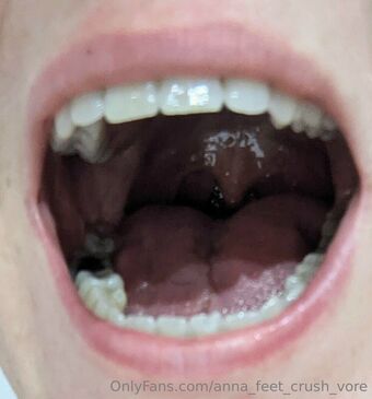 anna_feet_crush_vore