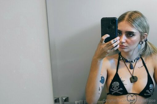 astrid-eclipse Naakte Lekken OnlyFans Foto 13