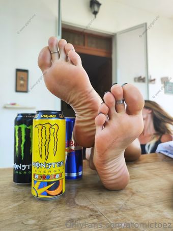 atomictoez Naakte Lekken OnlyFans Foto 12