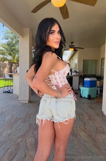 averylustx Naakte Lekken OnlyFans Foto 38