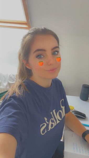 Averytinyleaf Naakte Lekken OnlyFans Foto 7