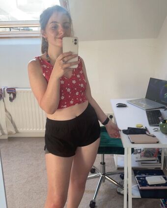 Averytinyleaf Naakte Lekken OnlyFans Foto 15