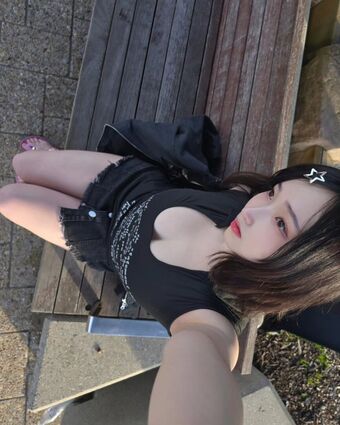 bambi_jesuis Naakte Lekken OnlyFans Foto 8