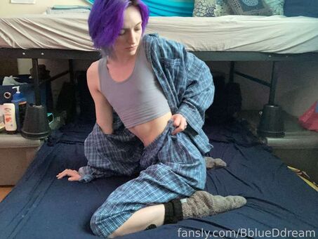 BblueDdream Naakte Lekken OnlyFans Foto 13