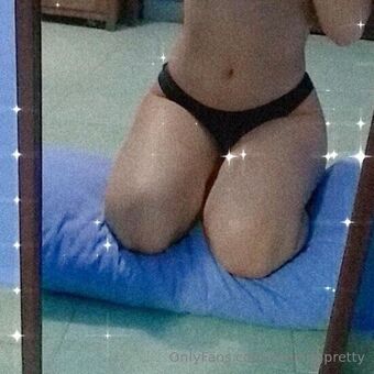 beeeingpretty Naakte Lekken OnlyFans Foto 11
