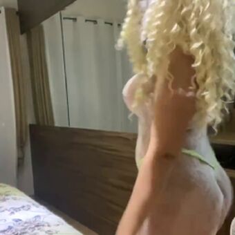 Bella Menezes