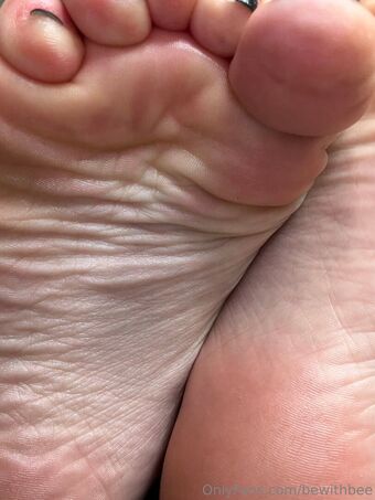 bewithbee Naakte Lekken OnlyFans Foto 63