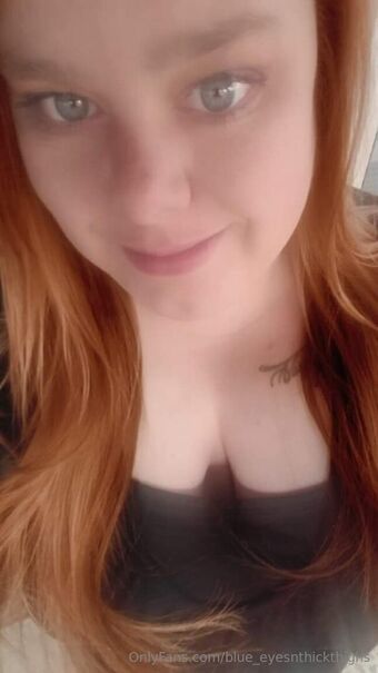 blue_eyesnthickthighs