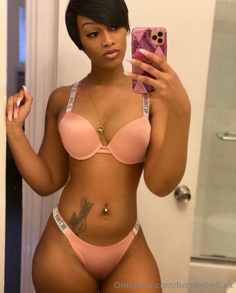 bombshell.xx Naakte Lekken OnlyFans Foto 12