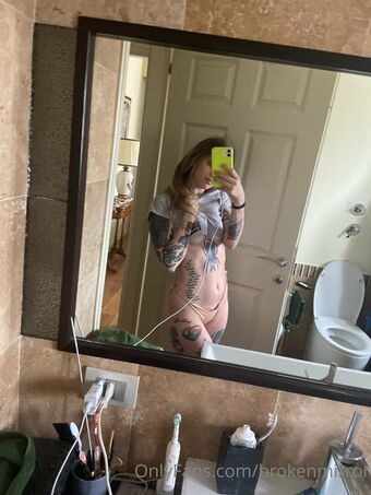 Brokenmirror._ Naakte Lekken OnlyFans Foto 35
