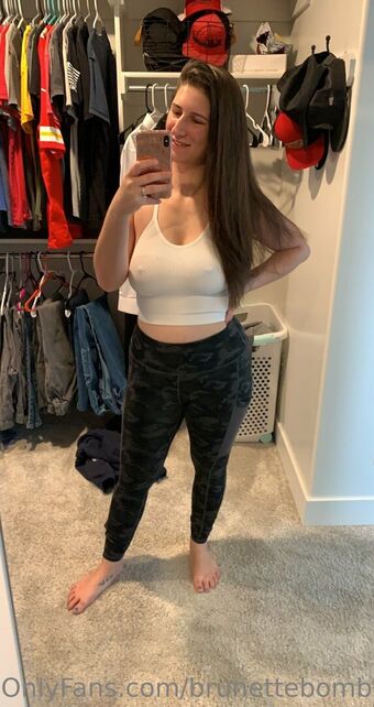 brunettebombshell13 Naakte Lekken OnlyFans Foto 34