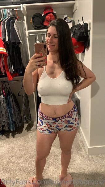 brunettebombshell13 Naakte Lekken OnlyFans Foto 39