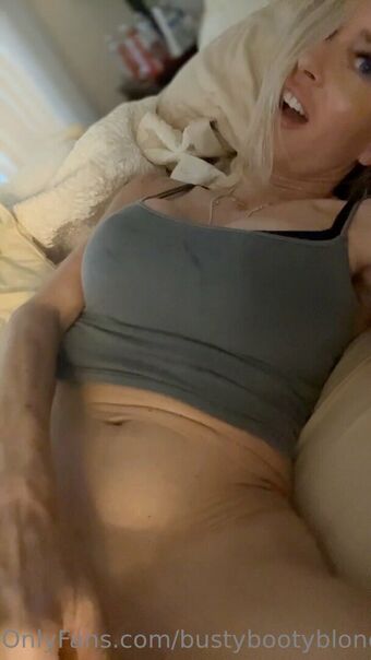 bustybootyblonde