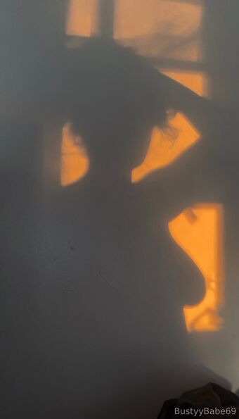 bustyybabe69 Naakte Lekken OnlyFans Foto 4