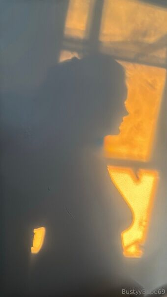 bustyybabe69 Naakte Lekken OnlyFans Foto 5