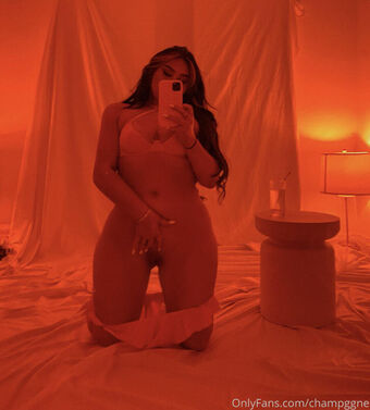 Champagne Naakte Lekken OnlyFans Foto 40