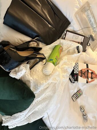 Charlotte Michelle Naakte Lekken OnlyFans Foto 40