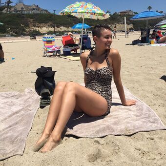 Cimorelli Naakte Lekken OnlyFans Foto 1