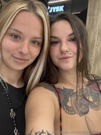 crazygirlsss Naakte Lekken OnlyFans Foto 4