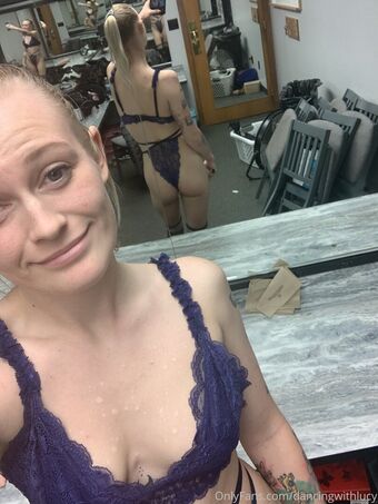 dancingwithlucy Naakte Lekken OnlyFans Foto 17