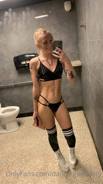 dancingwithlucy Naakte Lekken OnlyFans Foto 20