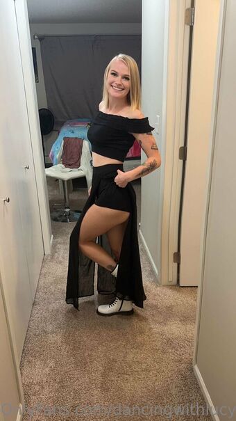 dancingwithlucy Naakte Lekken OnlyFans Foto 36