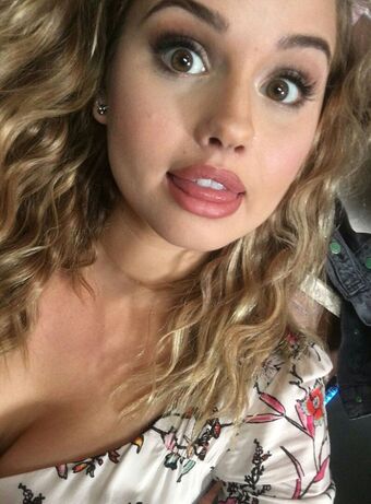 Debby Ryan Naakte Lekken OnlyFans Foto 87