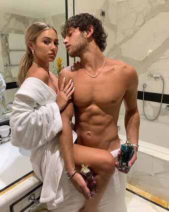 Delilah Belle Naakte Lekken OnlyFans Foto 20