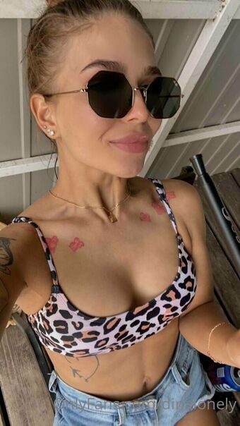 dinalonely Naakte Lekken OnlyFans Foto 5