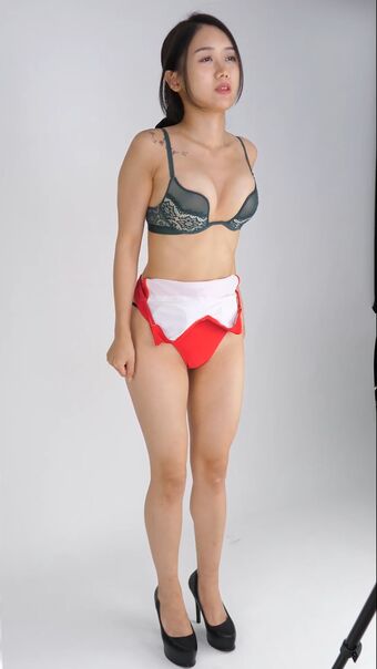 优尚舞姿 叮叮 Dingding Naakte Lekken OnlyFans Foto 1