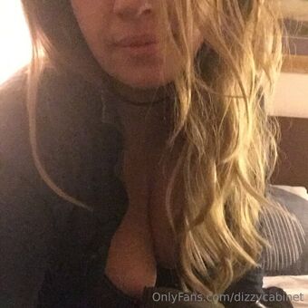 dizzycabinet Naakte Lekken OnlyFans Foto 9