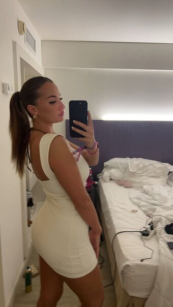 Ella Read Naakte Lekken OnlyFans Foto 5