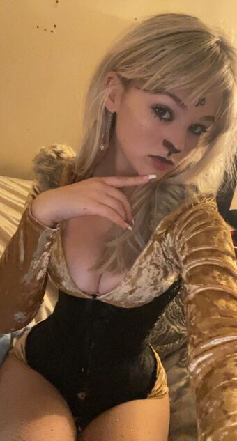 Ember Vail Naakte Lekken OnlyFans Foto 11