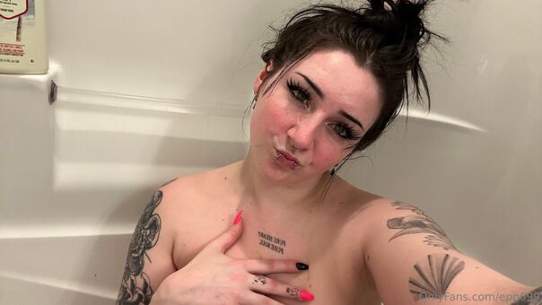 epp699 Naakte Lekken OnlyFans Foto 13