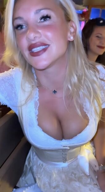Evelyn Burdecki Naakte Lekken OnlyFans Foto 107