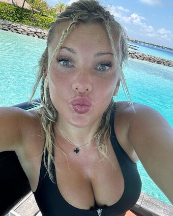 Evelyn Burdecki Naakte Lekken OnlyFans Foto 108