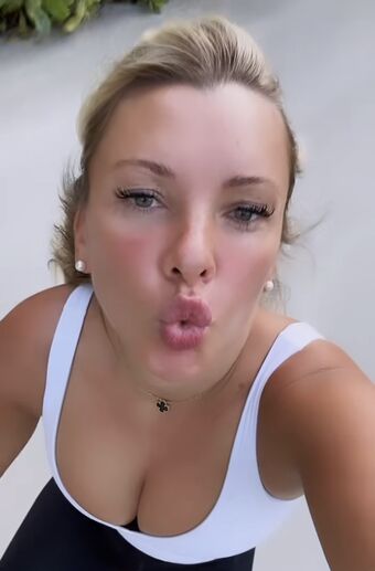 Evelyn Burdecki Naakte Lekken OnlyFans Foto 109