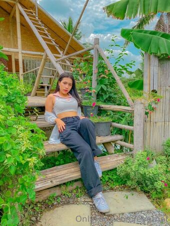 eyethai Naakte Lekken OnlyFans Foto 29