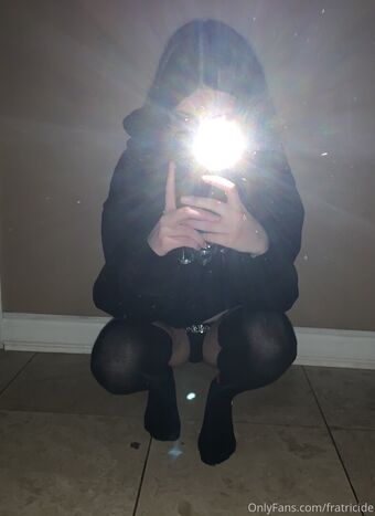 fratricide Naakte Lekken OnlyFans Foto 11